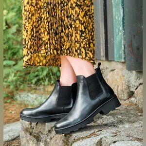 New BORN Chelsea Verona leather booties boots black size 8